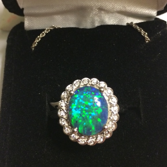 Jewelry - HOLD. Piercingly Beautiful Opal sublet on Onyx